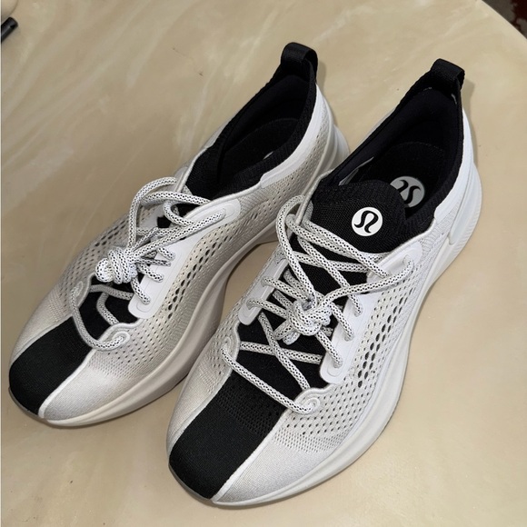 NWOT Lululemon Women's Chargefeel 3 Workout Shoe white/black - Picture 6 of 12
